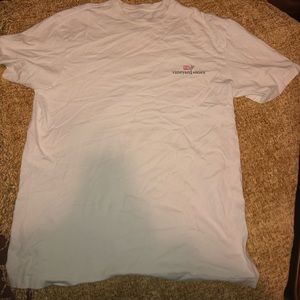 white vineyard vines t shirt